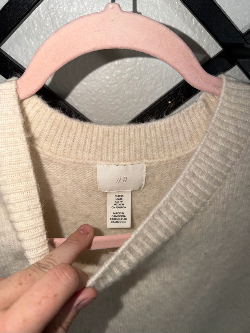H&M Cream Sleeveless Mock Neck Sweater Vest Women’s XS Soft Knit Minimalist Top - Picture 3 of 4